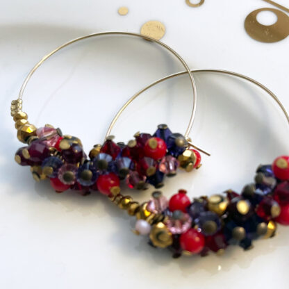 boucles-creoles-or-cassis-perles-verre-bouquet