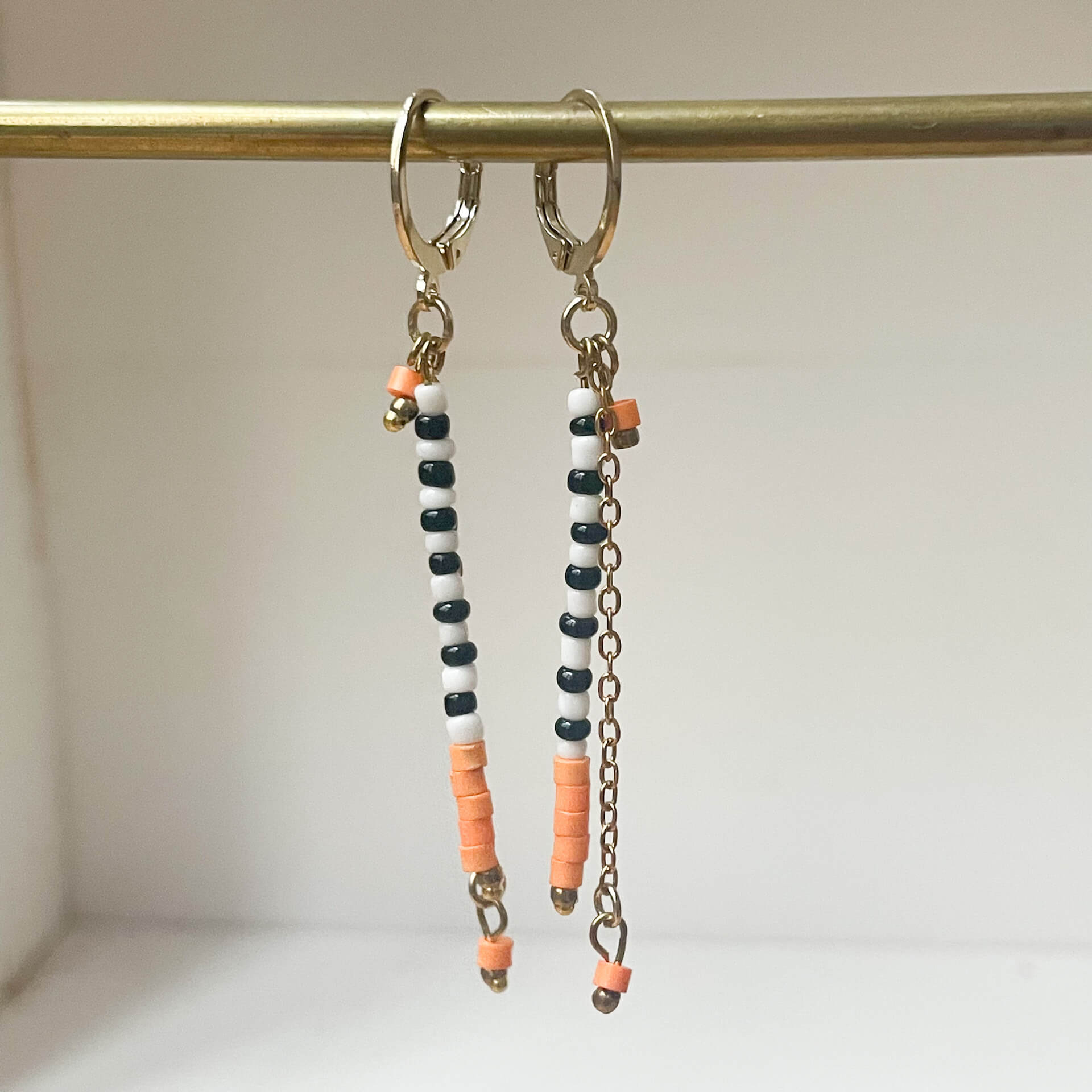 Bijoux bohème chic Luna Cox, boucles pendantes Wild Candy orange, perles artisanales chaîne dorée, cadeau femme original