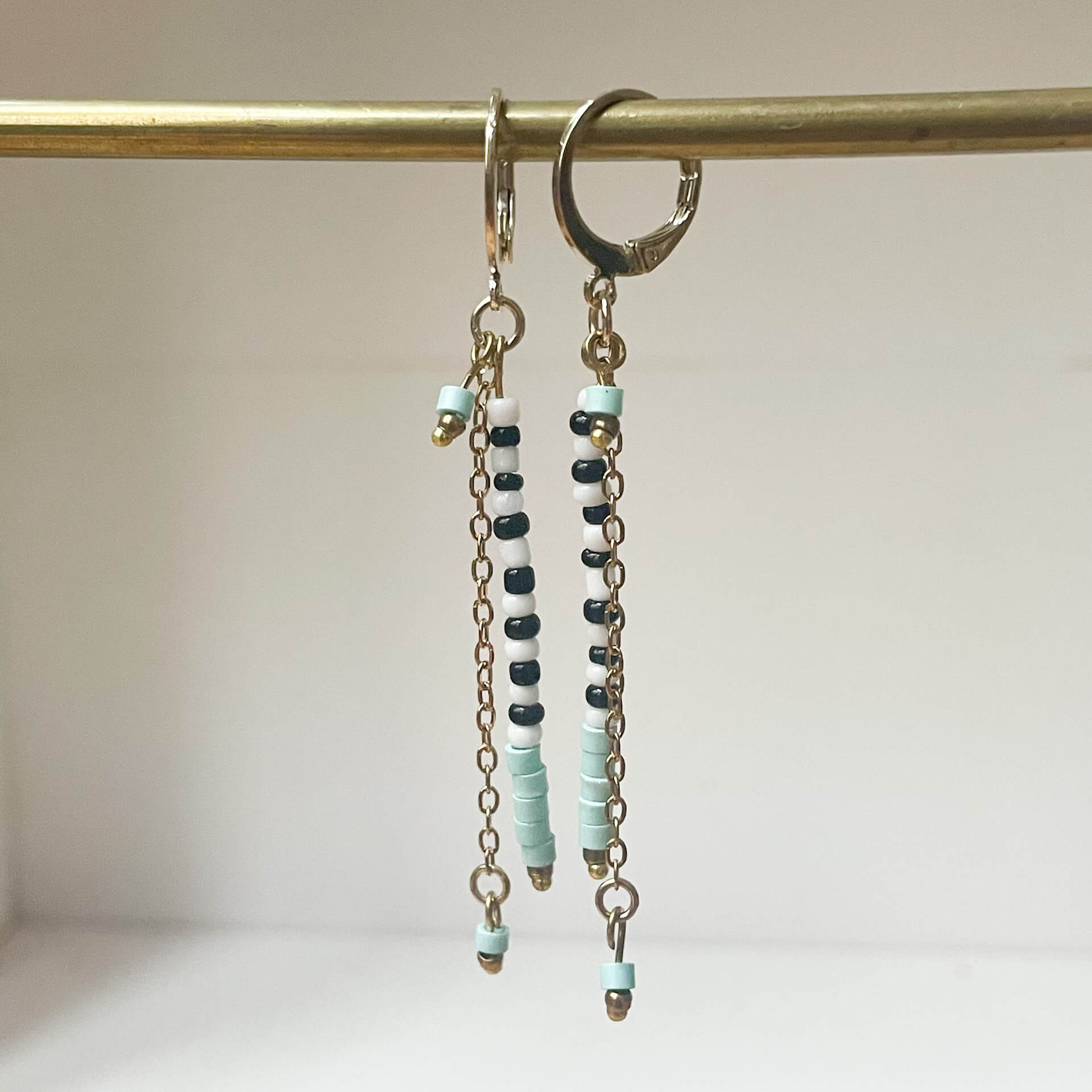 Boucles pendantes Wild Candy vert mint, perles de rocailles faites main, bijoux bohème